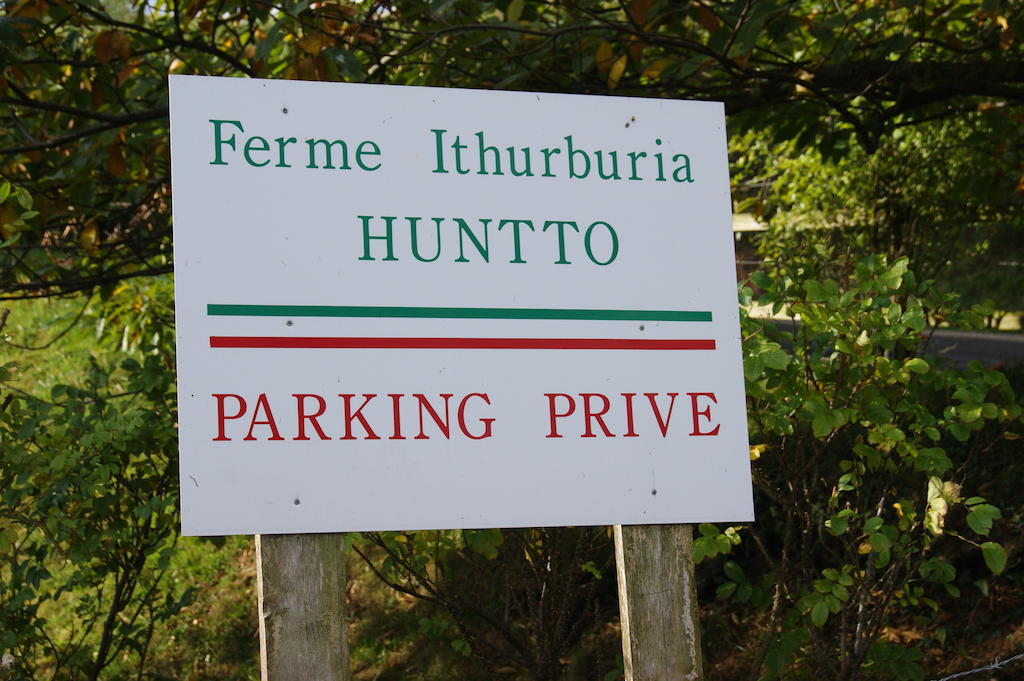 Ferme Ithurburia Saint-Michel  Exteriör bild